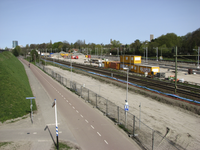 905574 Overzicht van de werkzaamheden voor de spoorwegverbreding en de aanleg van het traject van de sneltram naar De ...